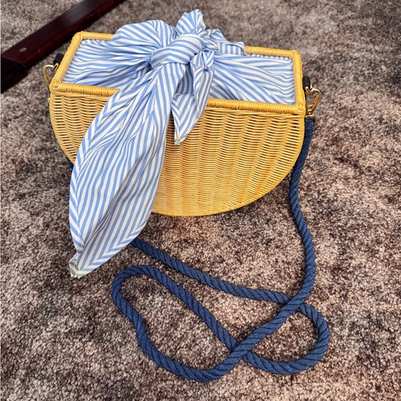 Elegant Woven Crossbody Bag with Blue Straps - Picture 2 of 9